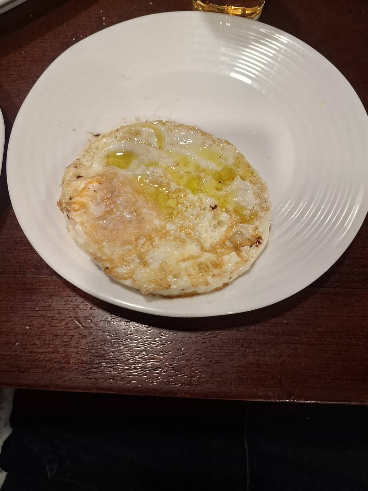 Ovo frito servido numa padaria de São Paulo